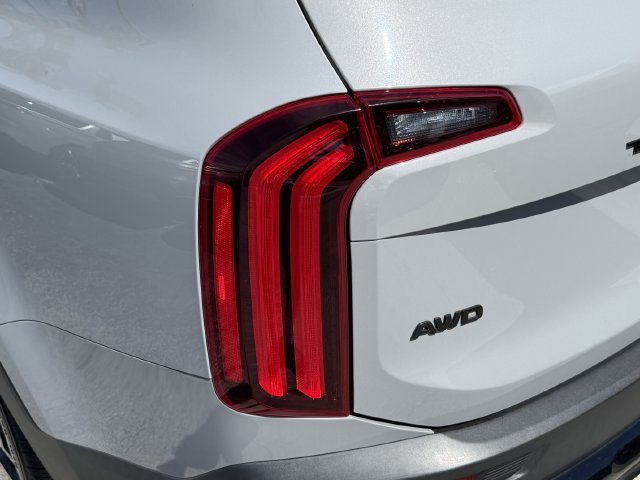 Used 2022 Kia Telluride SX w/ SX Prestige Package AWD/4WD image 9