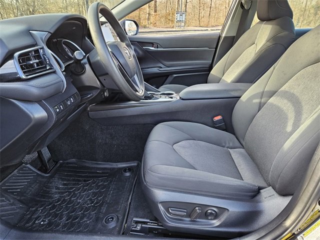 Used 2022 Toyota Camry LE image 8
