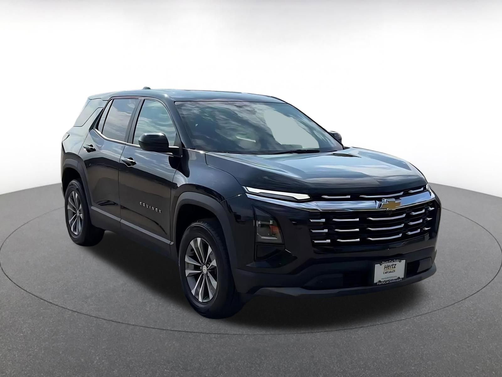 Used 2025 Chevrolet Equinox LT FWD image 3