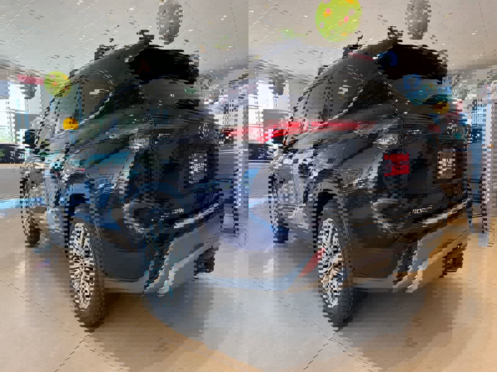 New 2026 Toyota Highlander Platinum image 3