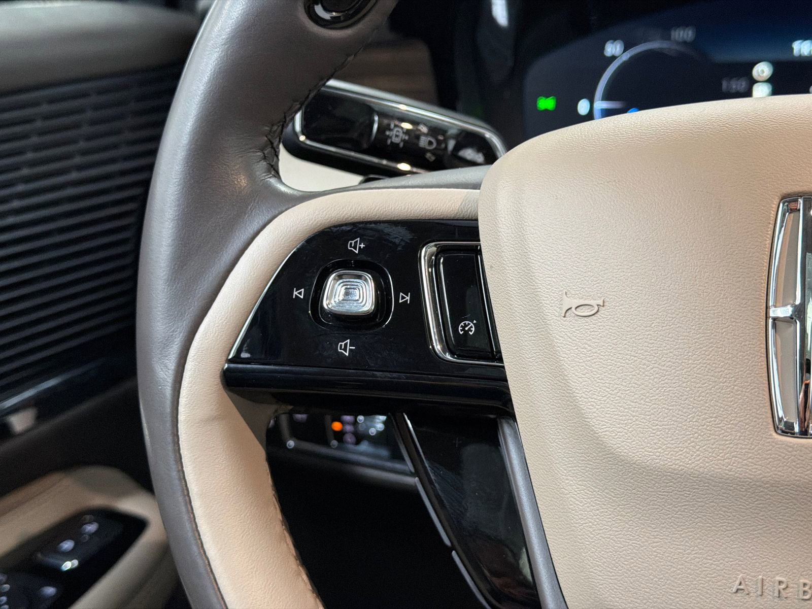 Used 2022 Lincoln Corsair Grand Touring image 23