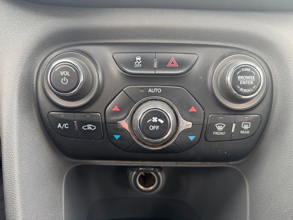 Used 2013 Dodge Dart Limited w/ Premium Group image 24