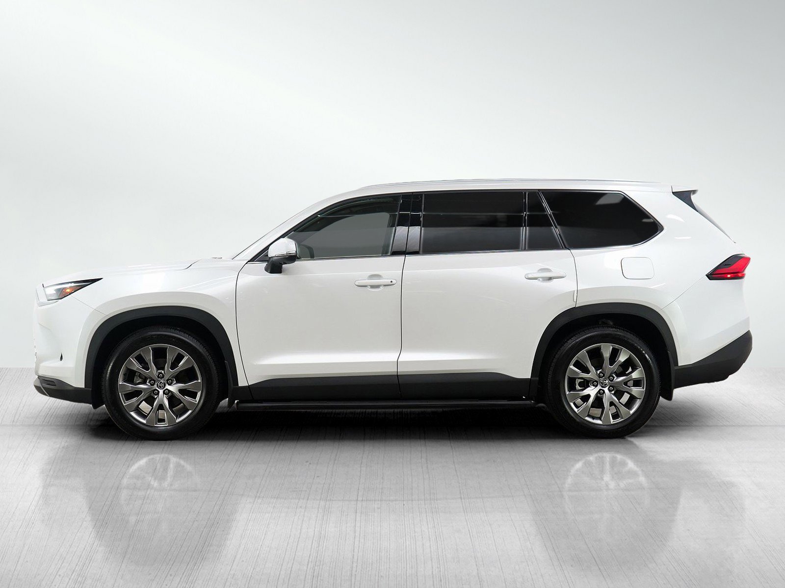 Used 2024 Toyota Grand Highlander Limited image 2