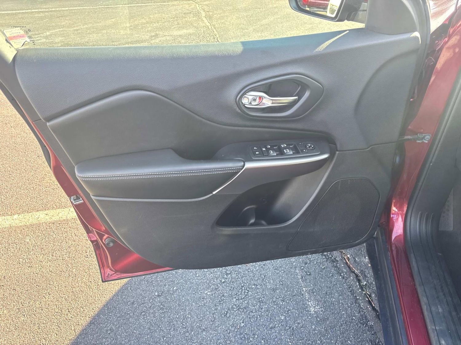 Used 2019 Jeep Cherokee Latitude Plus image 24