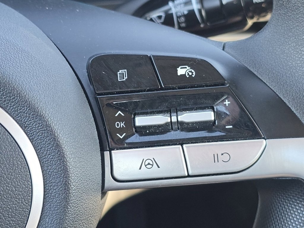 Used 2025 Hyundai Elantra Blue image 11