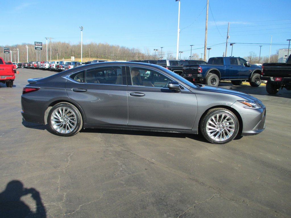 Used 2023 Lexus ES 350 Ultra Luxury image 4