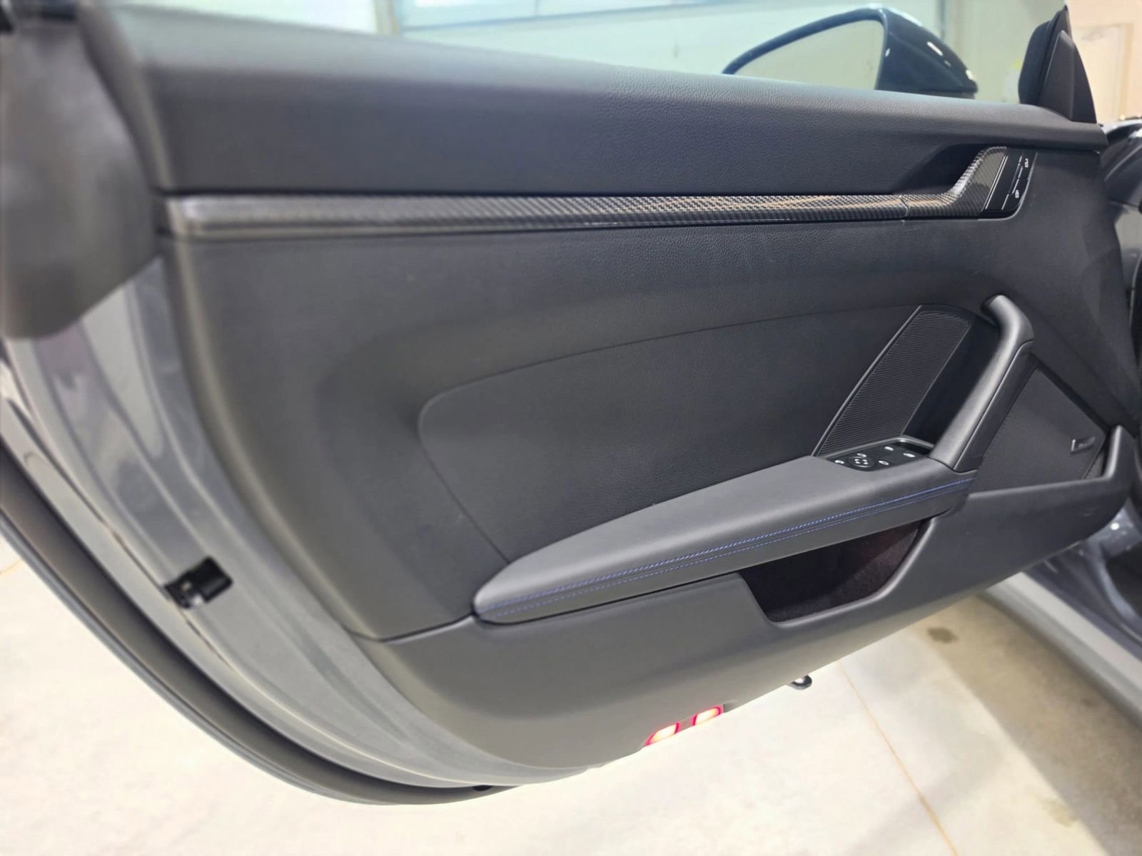 Used 2025 Porsche 911 Carrera T RWD image 37