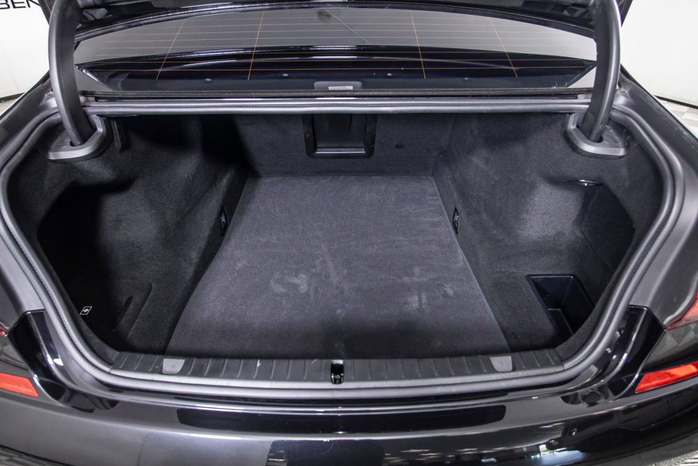 Used 2017 BMW 750i image 9