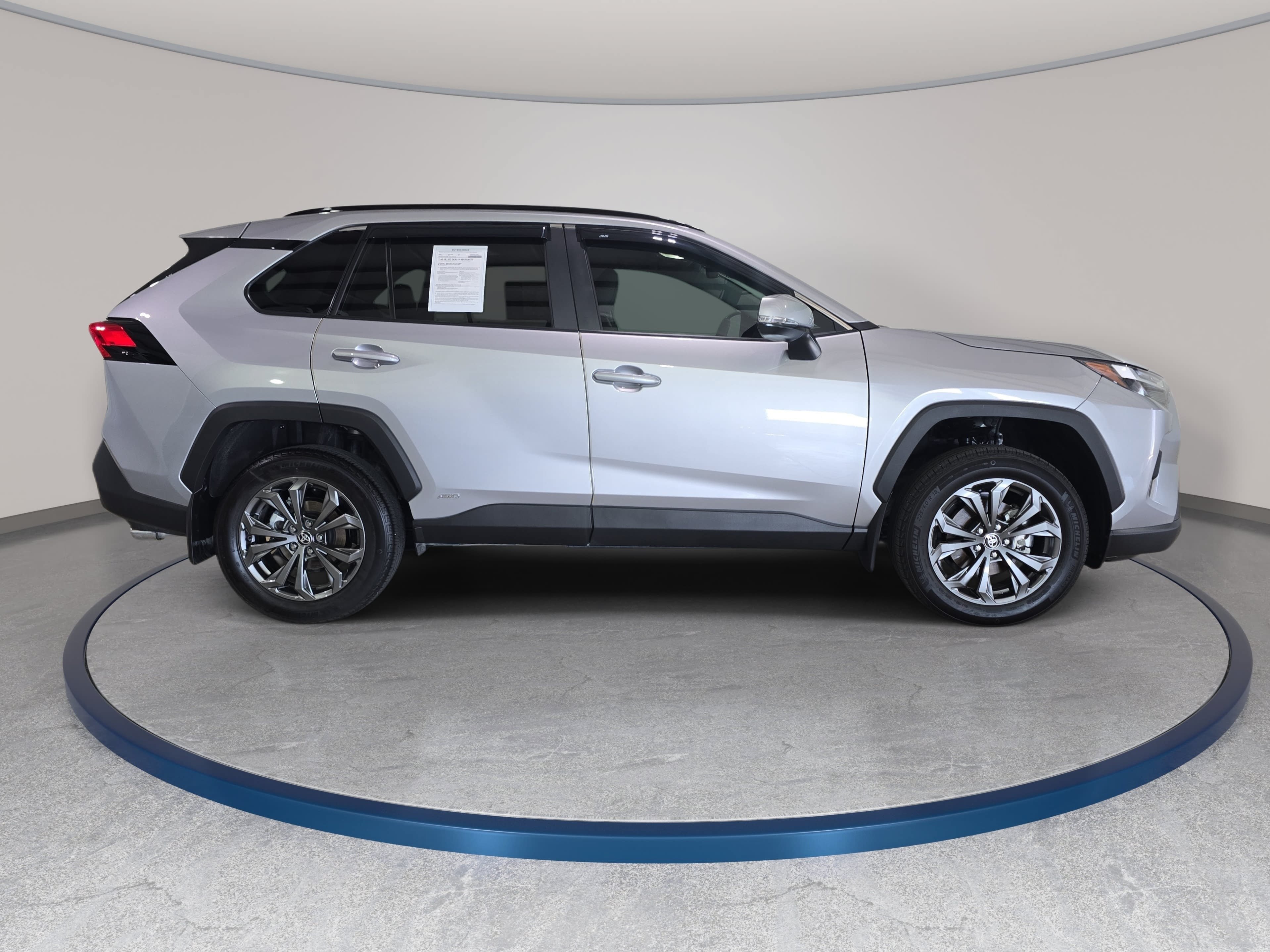 Used 2025 Toyota RAV4 XLE Premium AWD/4WD image 5