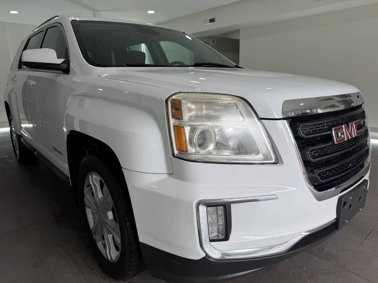 Used 2017 GMC Terrain SLE w/ Convenience Package AWD/4WD image 8