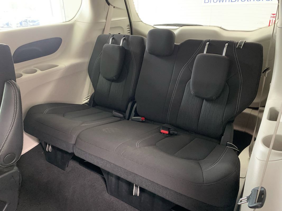 Used 2023 Chrysler Voyager LX image 26