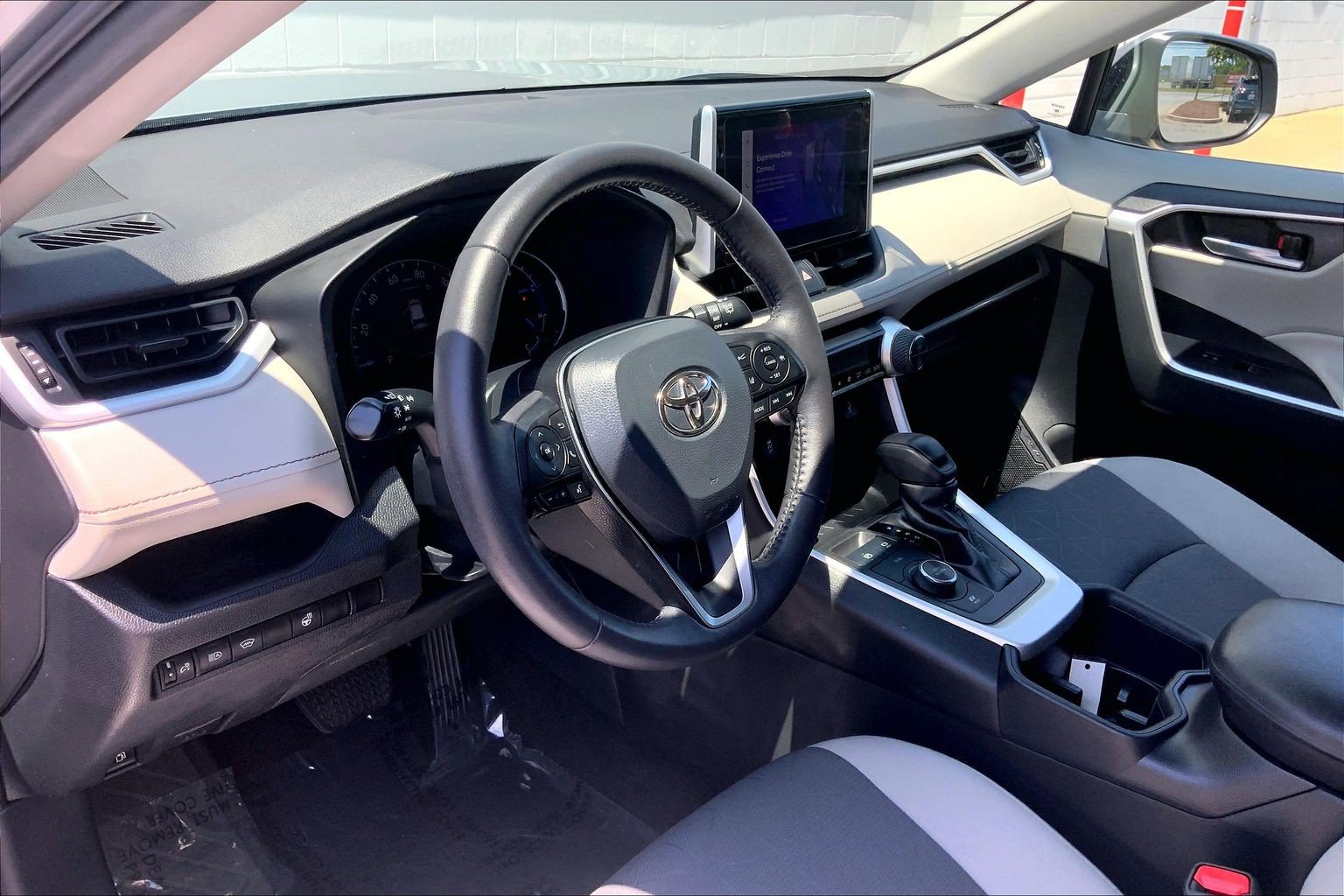Used 2023 Toyota RAV4 XLE w/ XLE Grade Weather Package AWD/4WD image 18