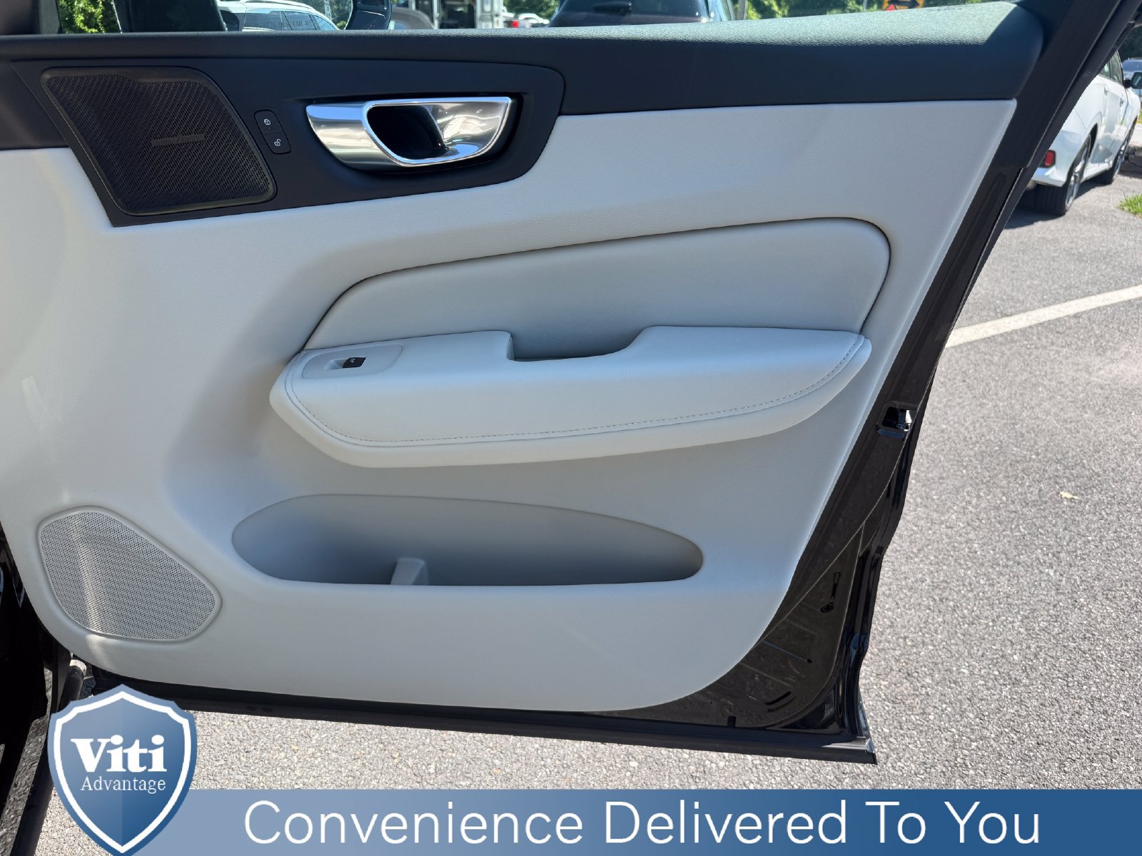 Certified 2023 Volvo XC60 B5 Plus AWD/4WD image 29