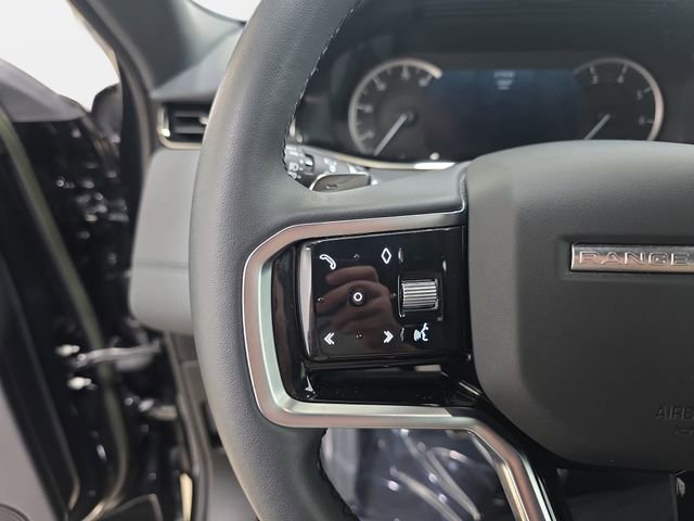 Used 2023 Land Rover Range Rover Evoque R-Dynamic SE image 17