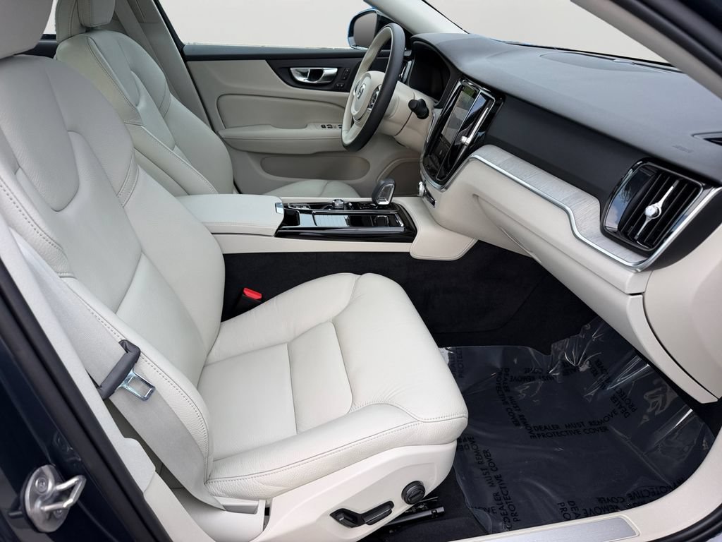 Certified 2023 Volvo S60 T8 Plus AWD/4WD image 8