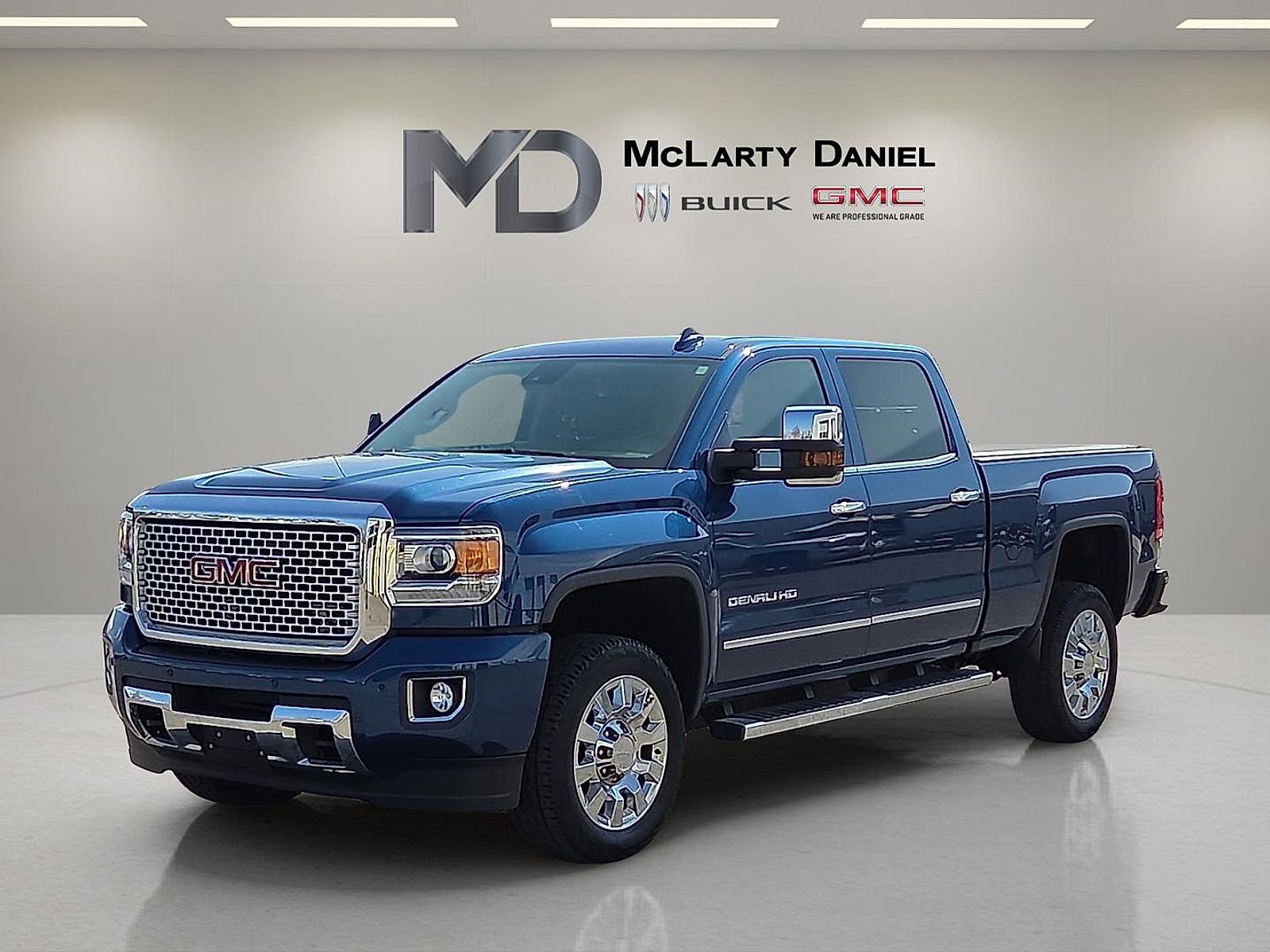 Used 2017 GMC Sierra 2500 Denali image 2