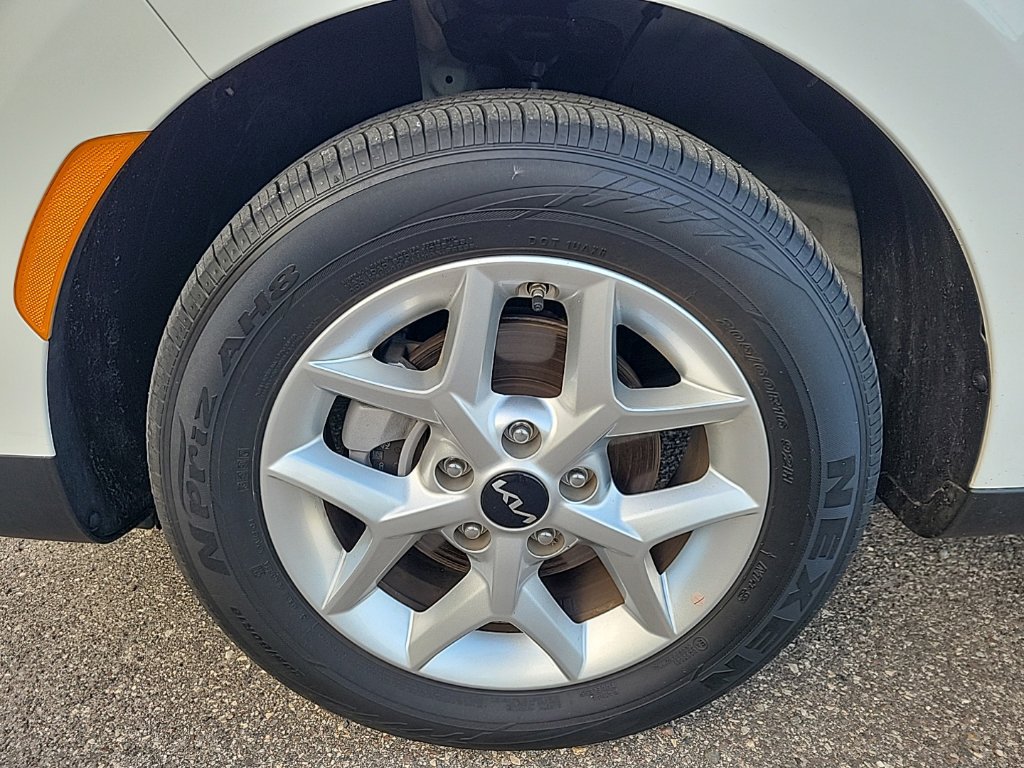 Used 2025 Kia Soul LX w/ LX Technology Package FWD image 18