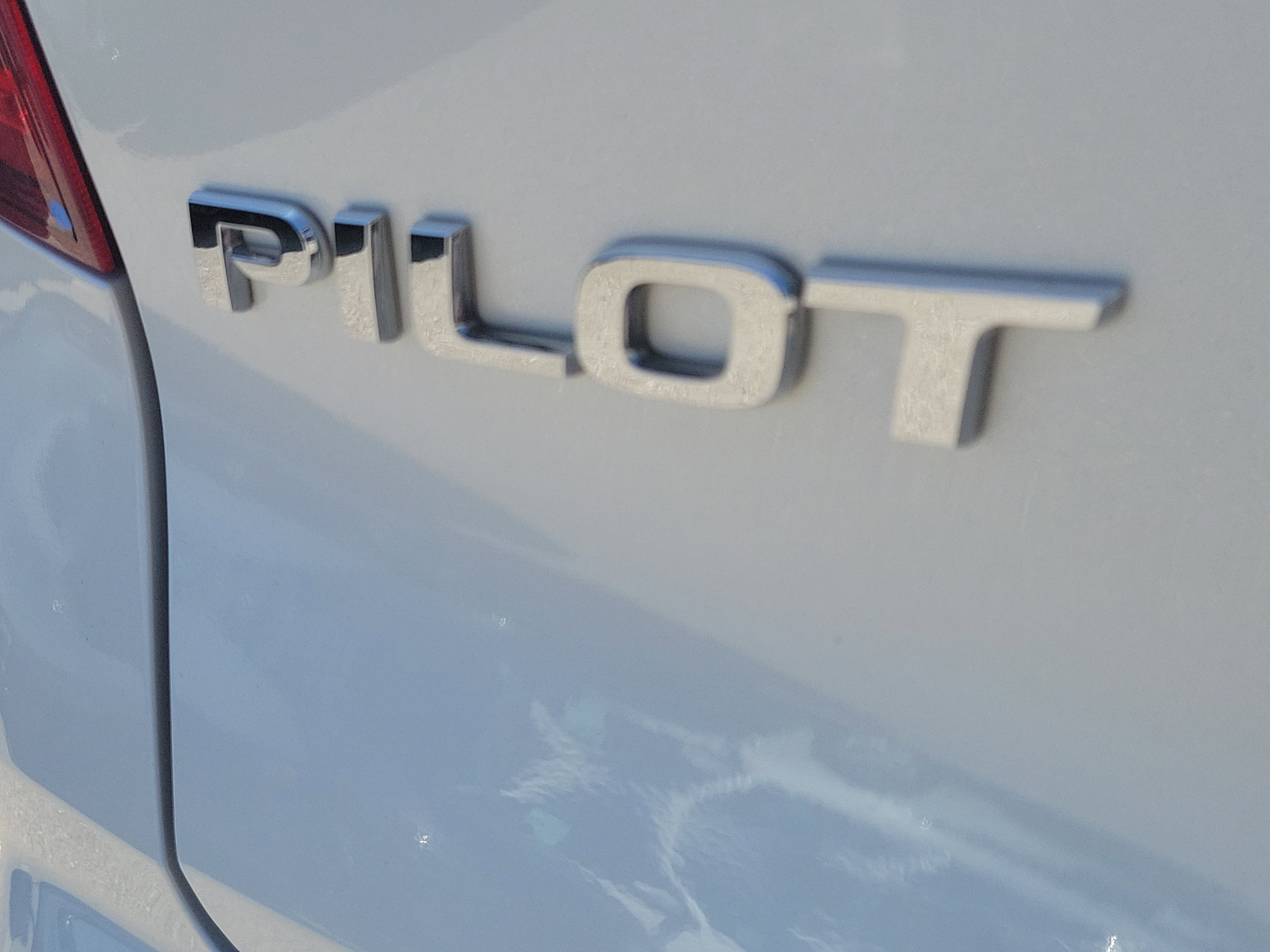 Used 2021 Honda Pilot Touring image 10