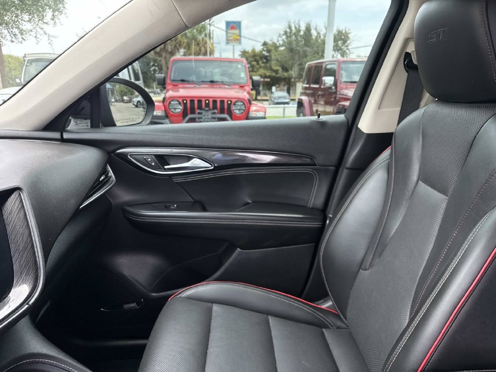 Used 2022 Buick Envision Essence w/ Technology Package II FWD image 17