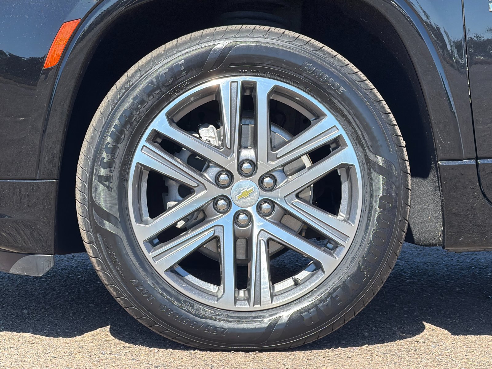 Used 2022 Chevrolet Traverse High Country w/ LPO, 'HIT The Road' Package FWD image 27