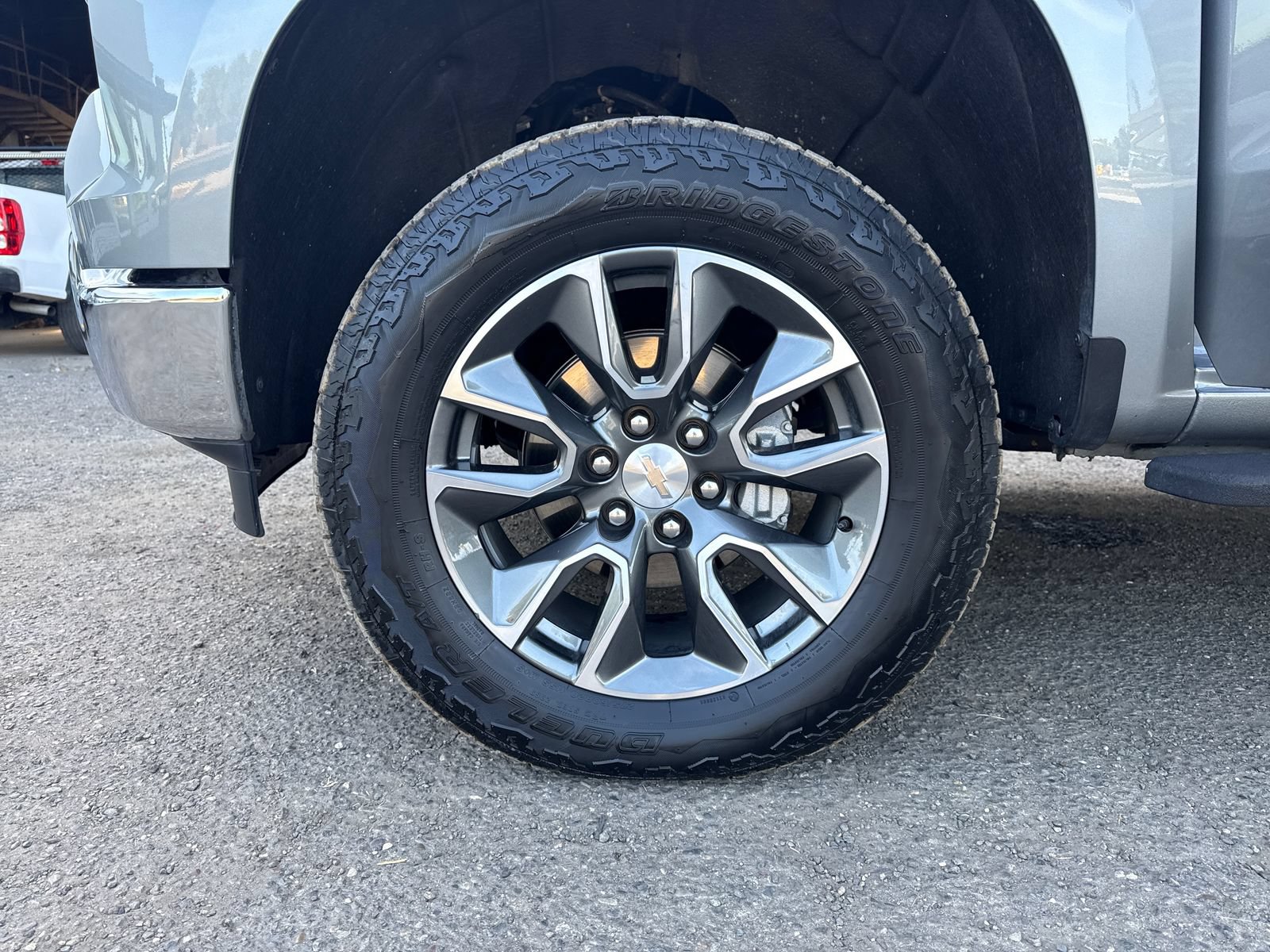 Used 2025 Chevrolet Silverado 1500 LT AWD/4WD image 27