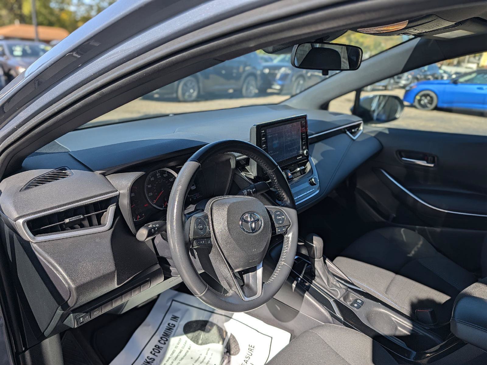 Used 2022 Toyota Corolla SE w/ Carpet Mat Package (TMS) FWD image 16