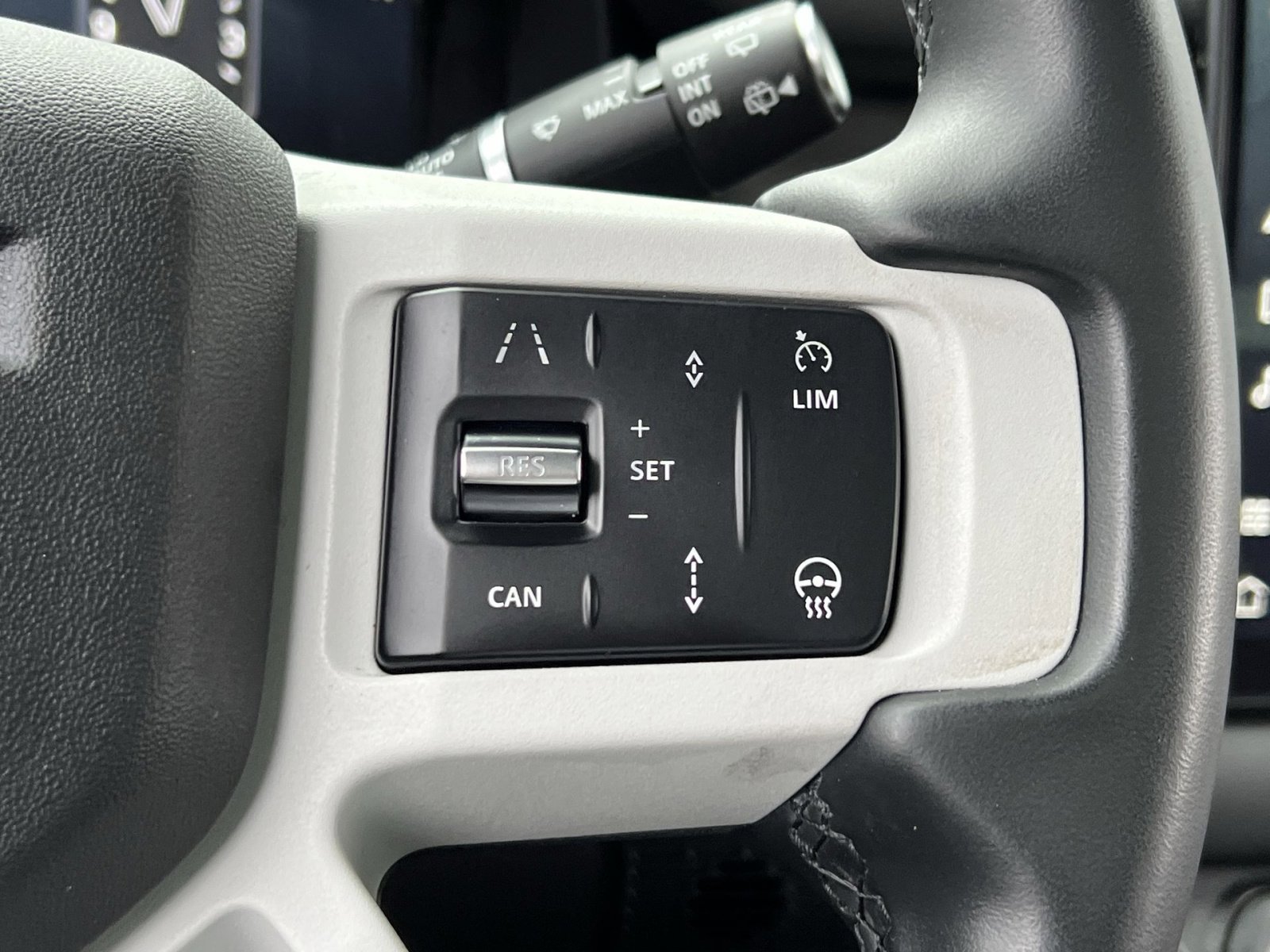 Used 2025 Land Rover Defender 110 S image 27