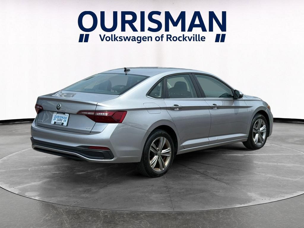 Used 2024 Volkswagen Jetta SE FWD image 6