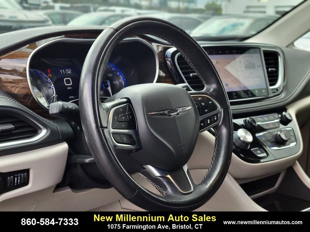 Used 2022 Chrysler Pacifica Limited image 18