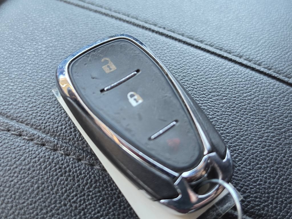 Used 2023 Chevrolet Traverse LT FWD image 29