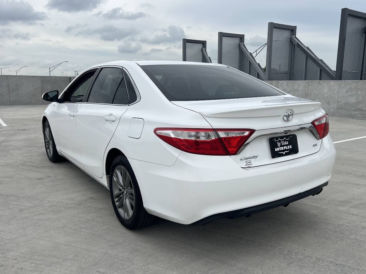 Used 2017 Toyota Camry SE FWD image 8