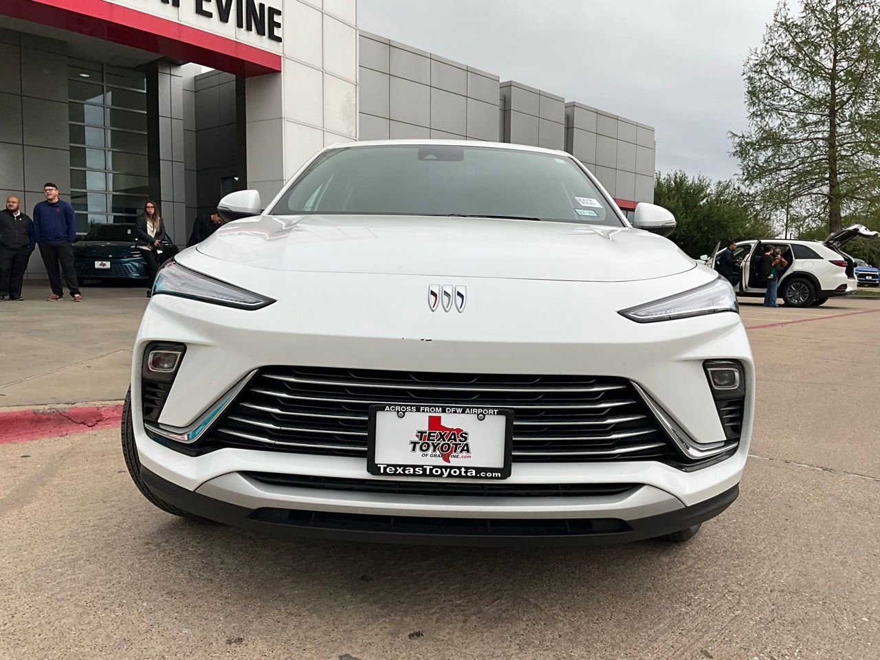 Used 2025 Buick Envista Preferred image 3