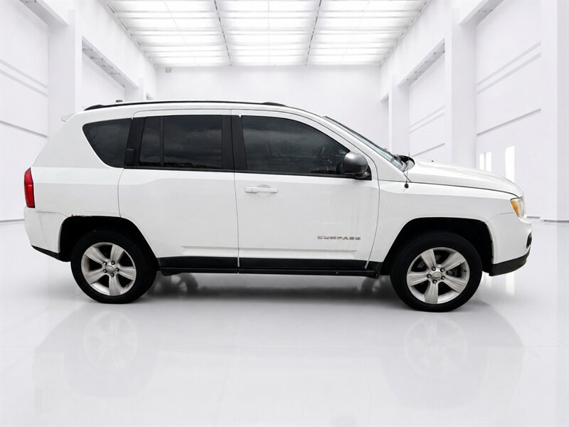 Used 2011 Jeep Compass 4WD image 3