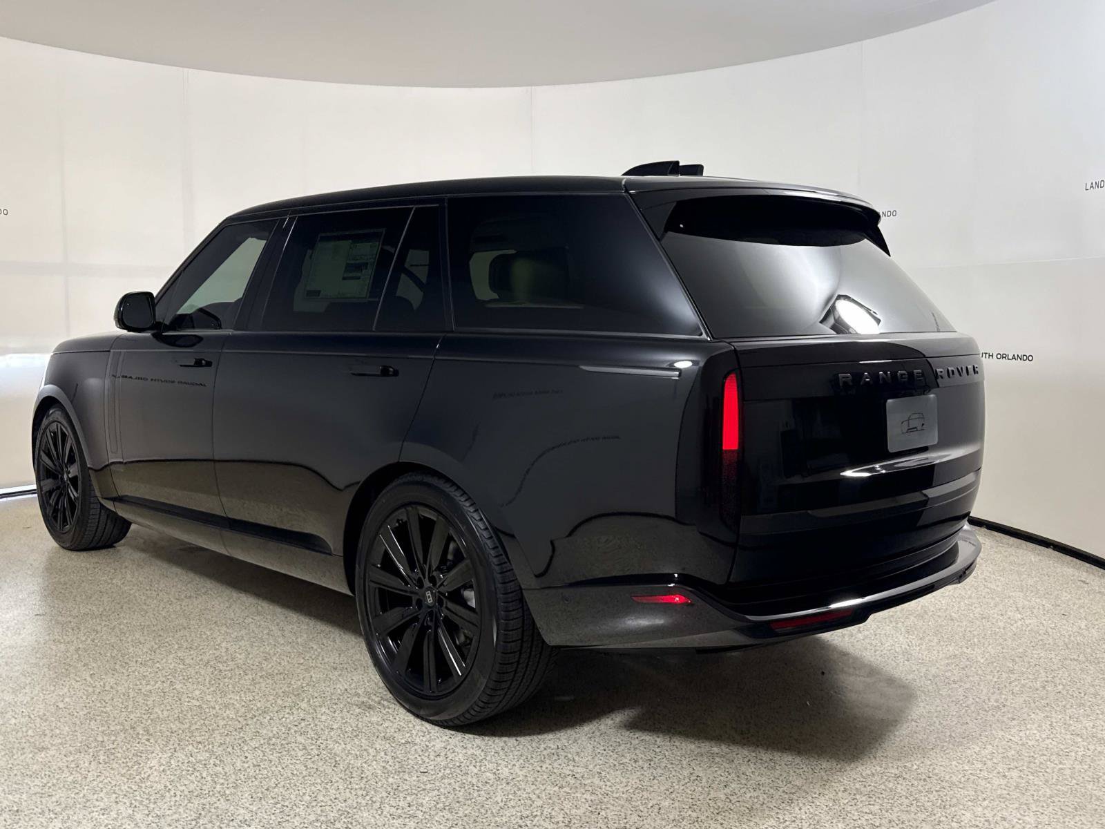 New 2027 Land Rover Range Rover Long Wheelbase SE AWD/4WD image 3