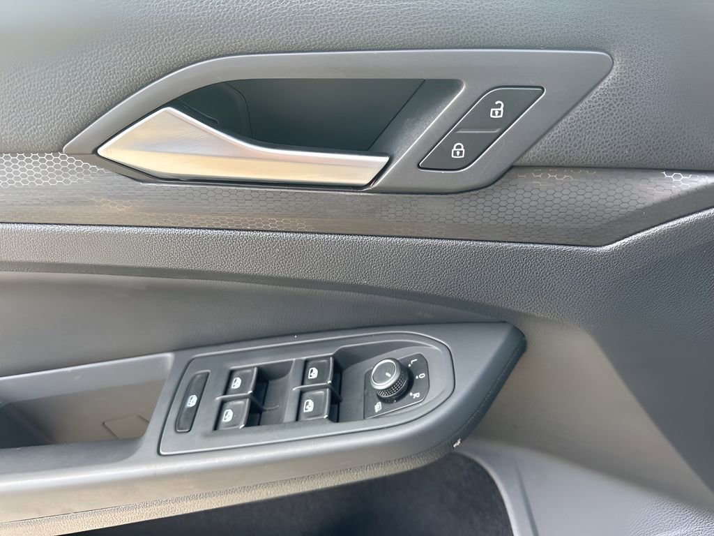 Used 2024 Volkswagen GTI SE image 28