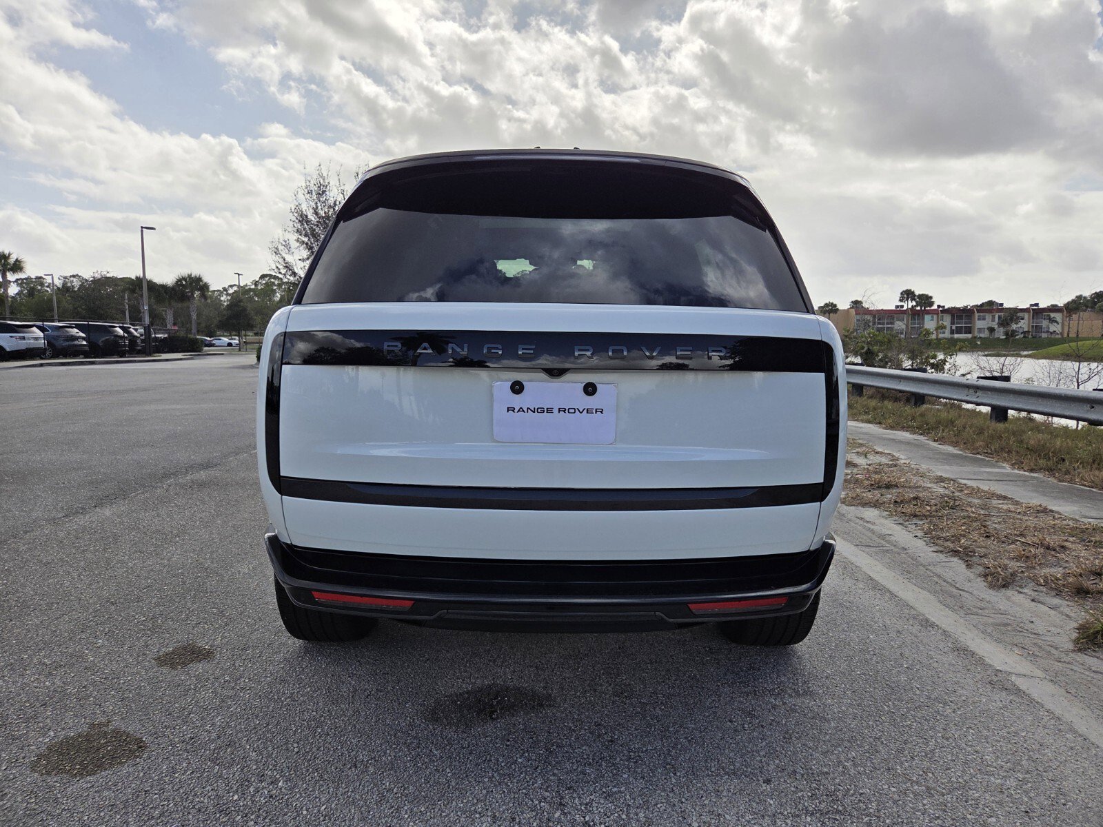 New 2025 Land Rover Range Rover SE image 6