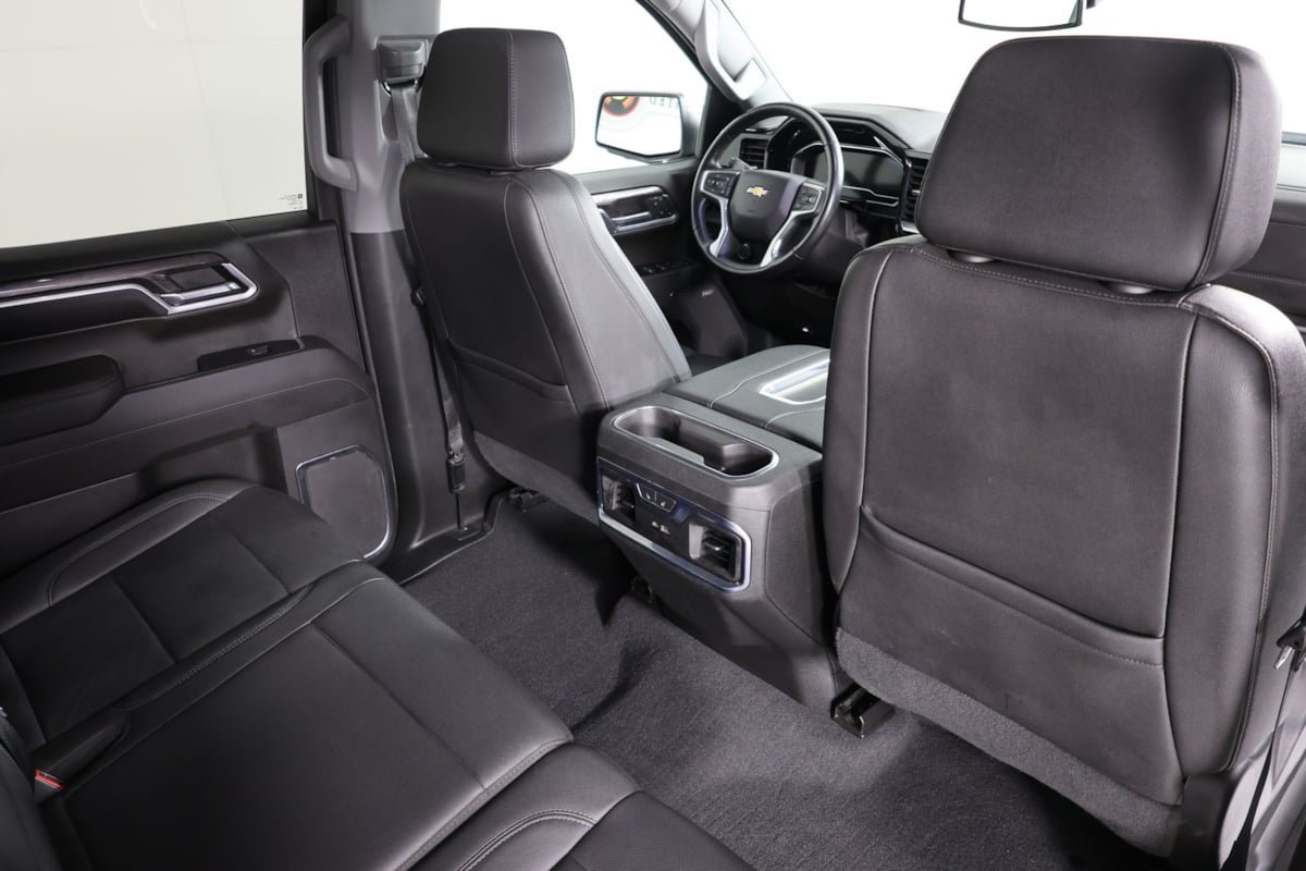 Used 2022 Chevrolet Silverado 1500 LTZ w/ LTZ Convenience Package II AWD/4WD image 39