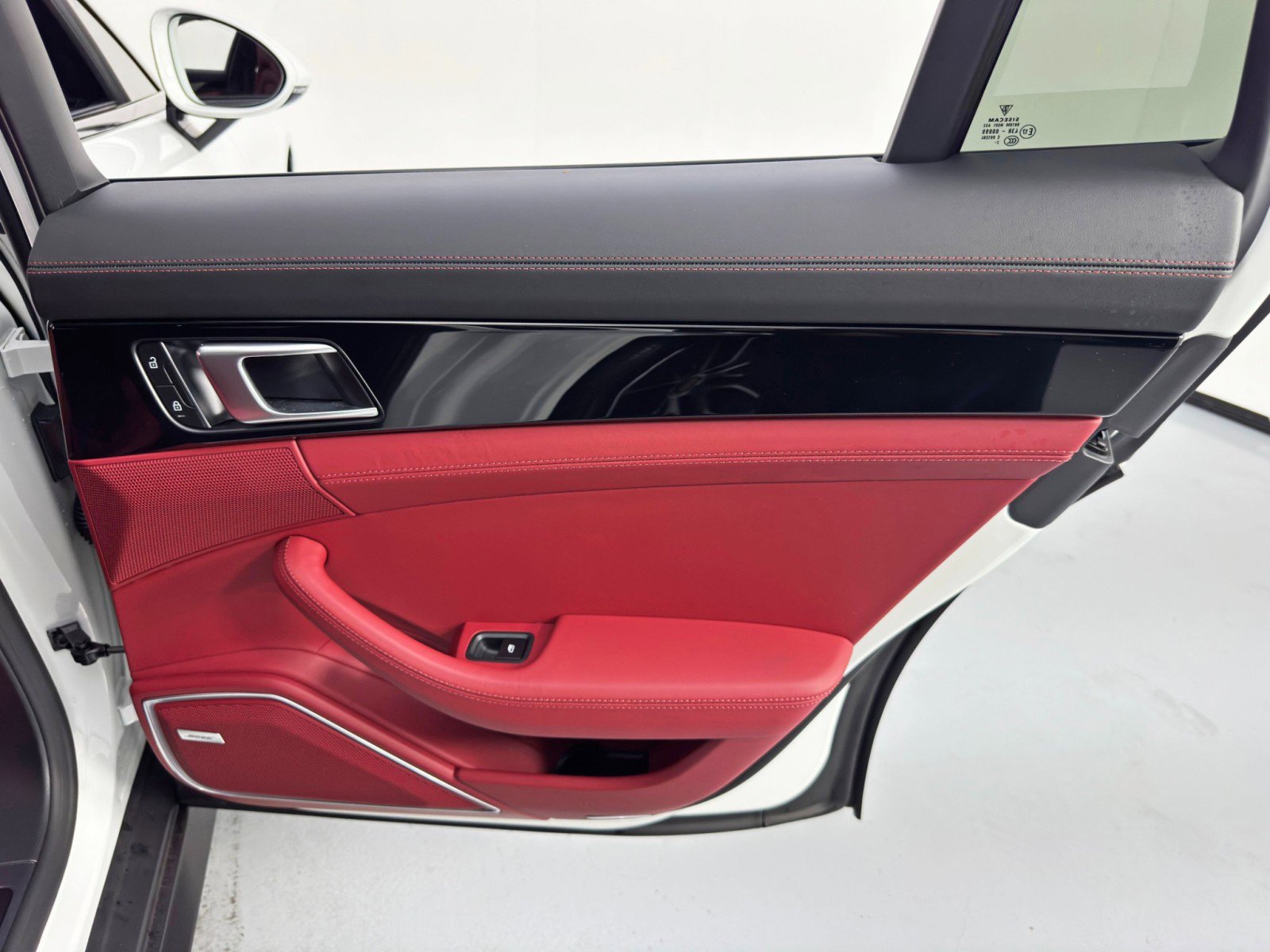 Used 2023 Porsche Panamera Platinum Edition w/ Smoking Package image 50