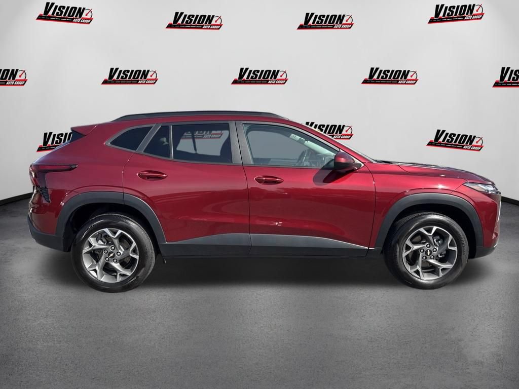 Used 2024 Chevrolet Trax LT w/ Driver Confidence Package FWD image 4