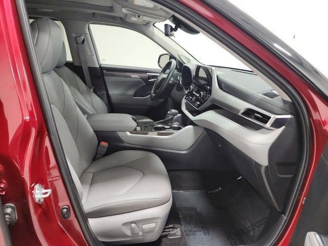 Used 2024 Toyota Highlander Platinum image 15