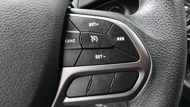 Used 2020 Jeep Cherokee Latitude FWD image 25