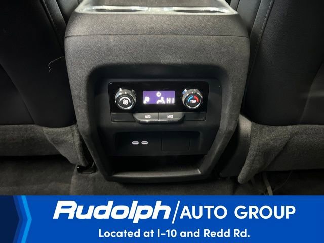 Used 2025 Chevrolet Traverse LT image 29