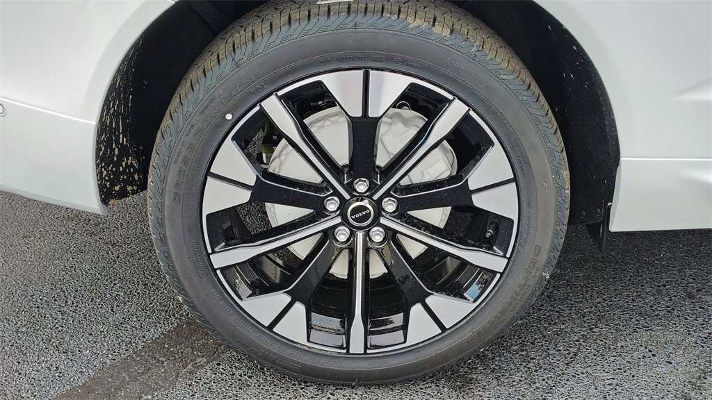 New 2026 Volvo XC60 B5 Plus w/ Climate Package image 28