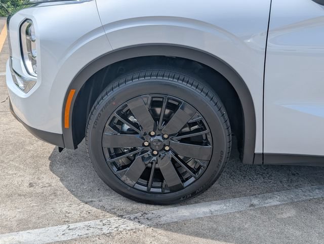 New 2026 Mitsubishi Outlander LE FWD image 9