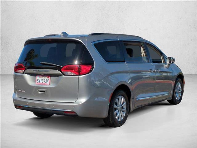 Used 2017 Chrysler Pacifica Touring-L image 5