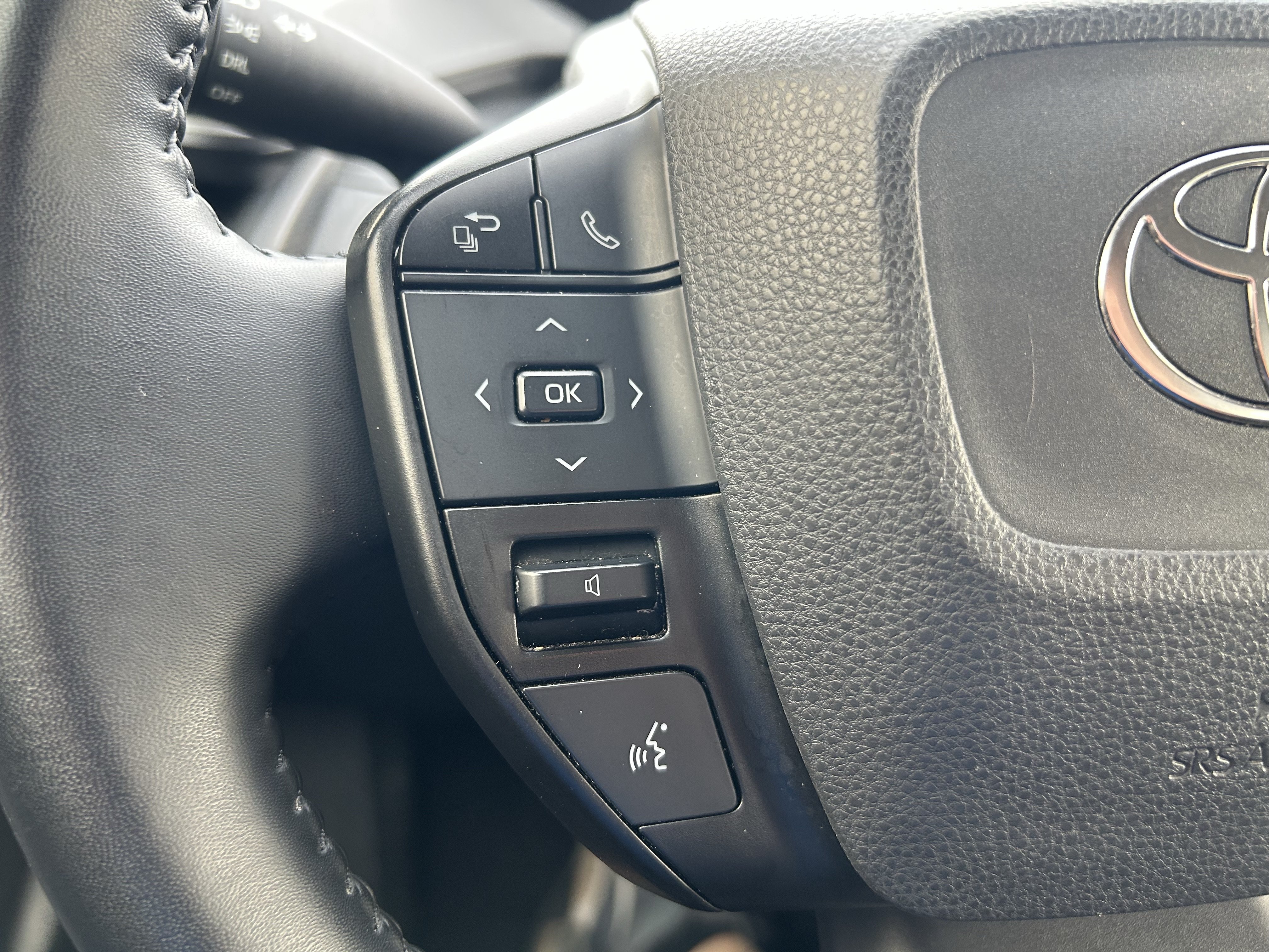 Used 2024 Toyota Prius LE FWD image 22