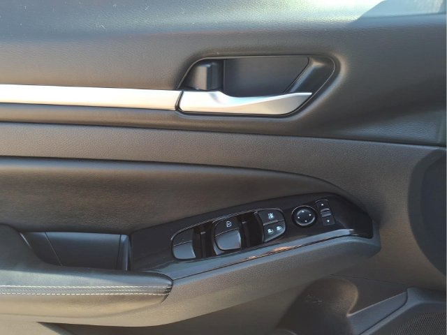 Used 2023 Nissan Altima 2.5 SV FWD image 11