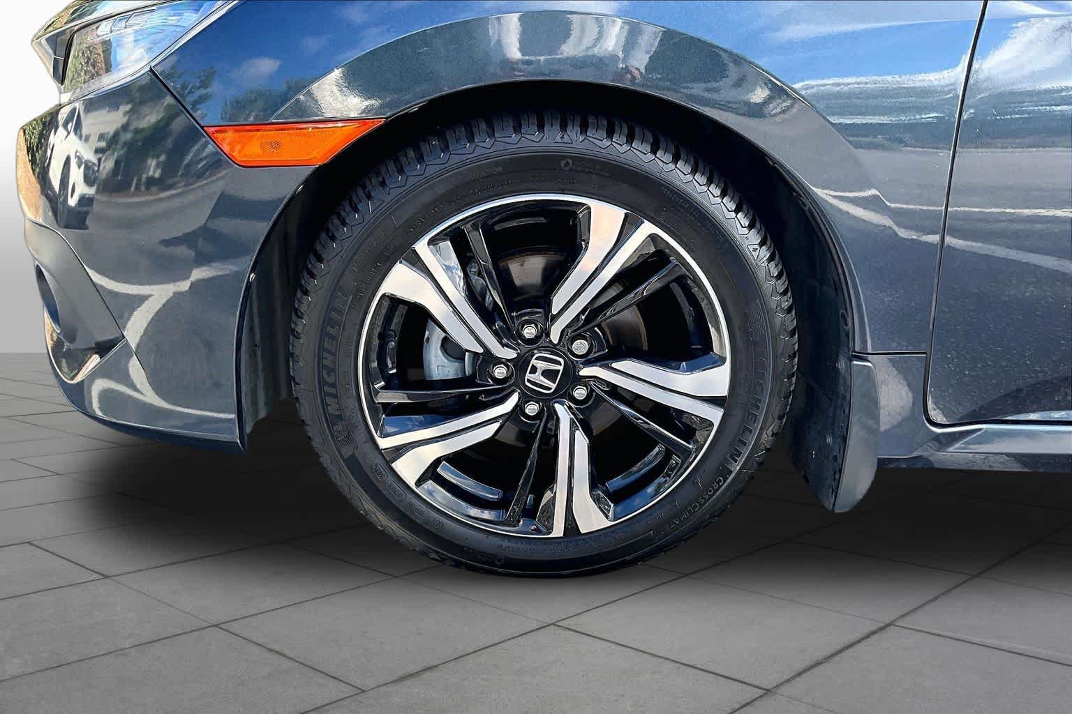 Used 2017 Honda Civic Touring image 11