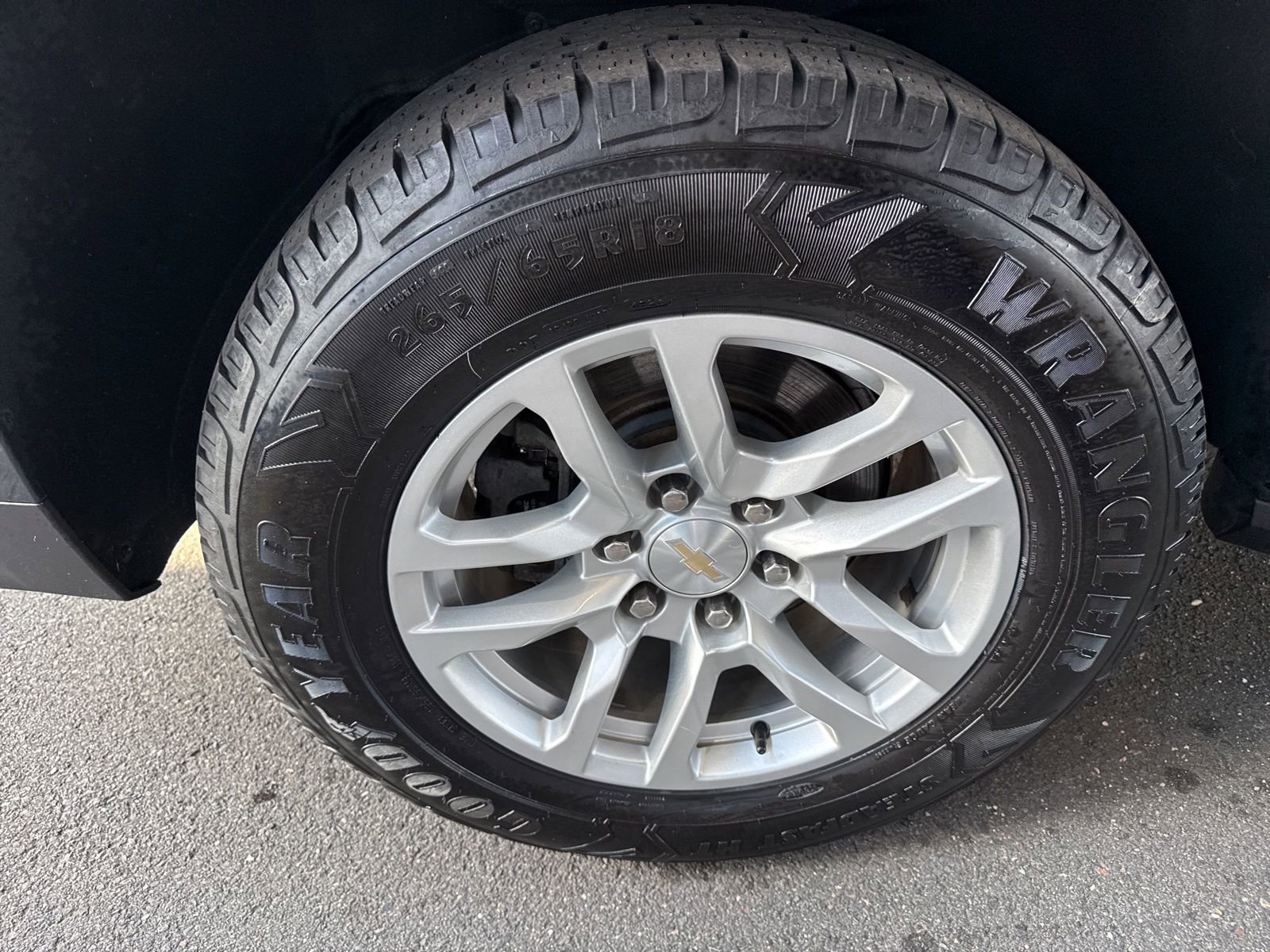 Used 2021 Chevrolet Suburban LT w/ Rear Media and Nav Package AWD/4WD image 13