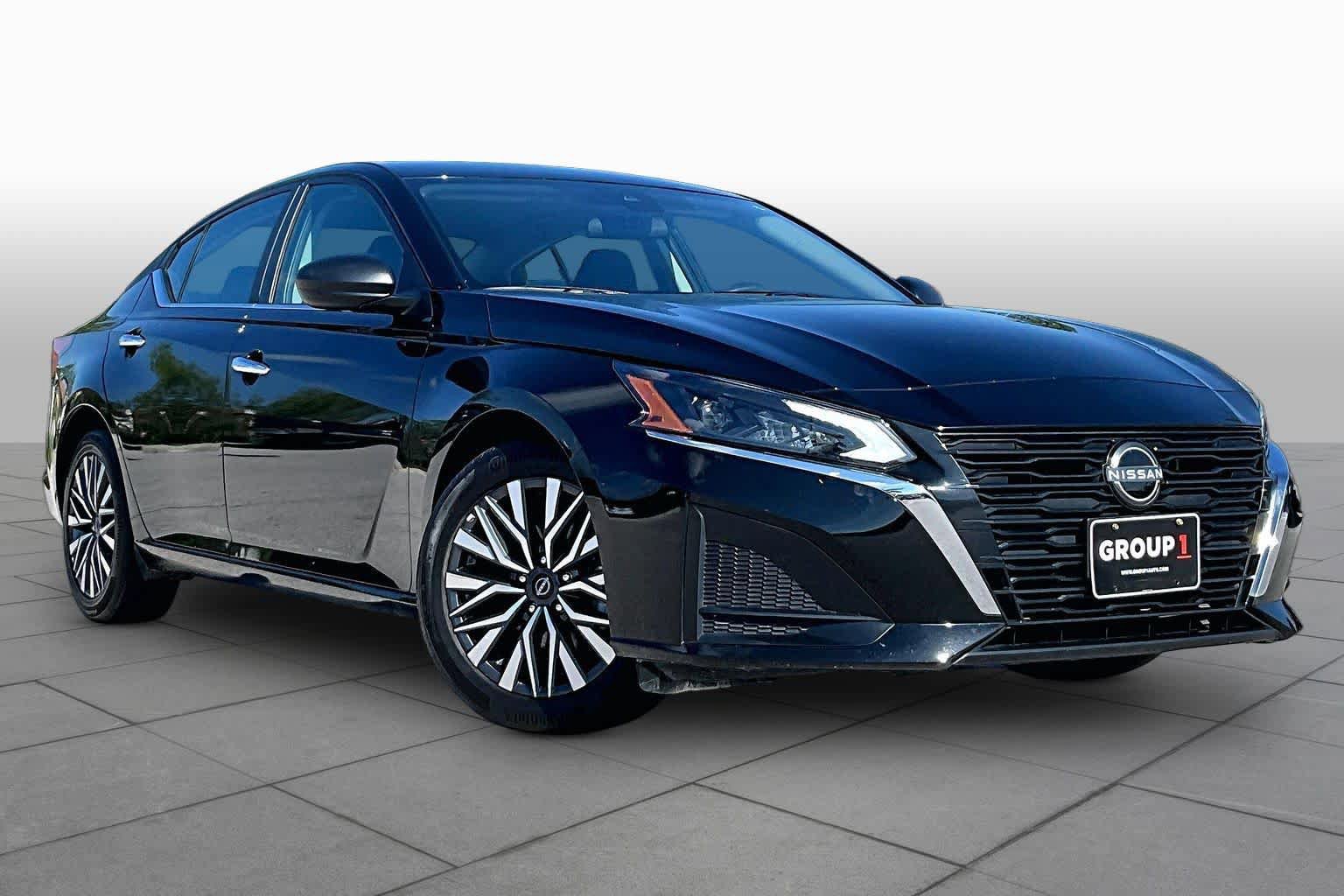 Used 2025 Nissan Altima 2.5 SV FWD image 3